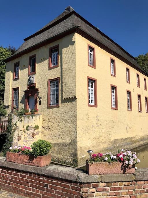 Charmante Ferienwohnungen Auf Reitstall Wasserburg Anstel - Ein Ort Zum Wohlfuehlen Und Entspannen Rommerskirchen Zewnętrze zdjęcie